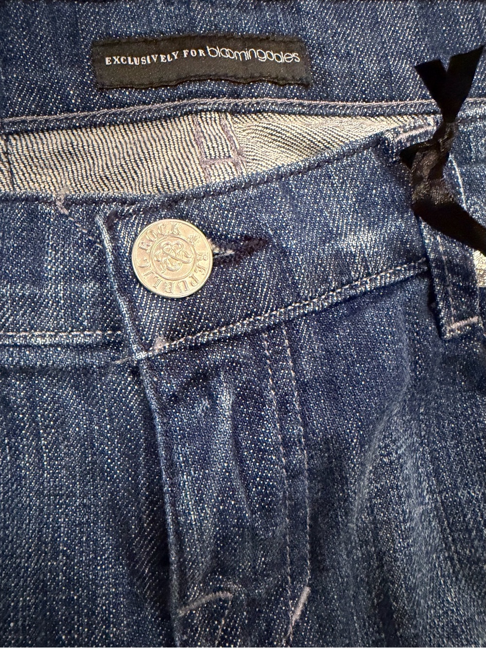 Rock & Republic Women's Blue Flare Jeans - Mid Wash - Picture 6 of 7